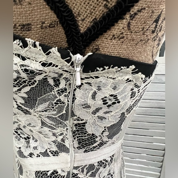 Karen Millen Lace Corset Dress Cream Black - Picture 8 of 17